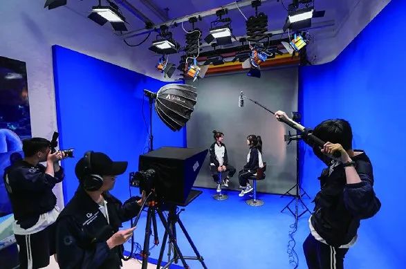 光影筑夢(mèng)，創(chuàng)意未來(lái)——衢州市工程技術(shù)學(xué)校2024年影視節(jié)目策劃專業(yè)招生簡(jiǎn)章